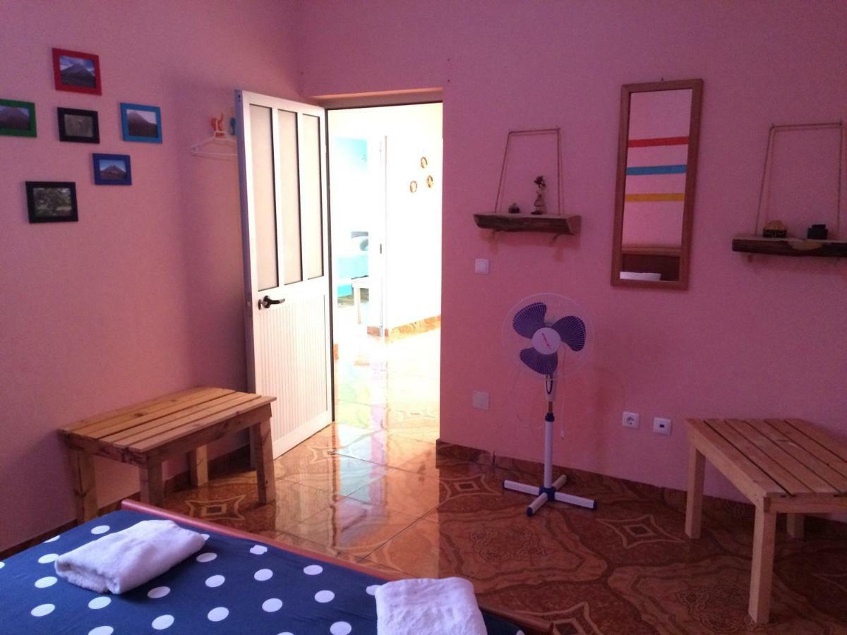 Gira Lua Guest House Igreja Exterior photo